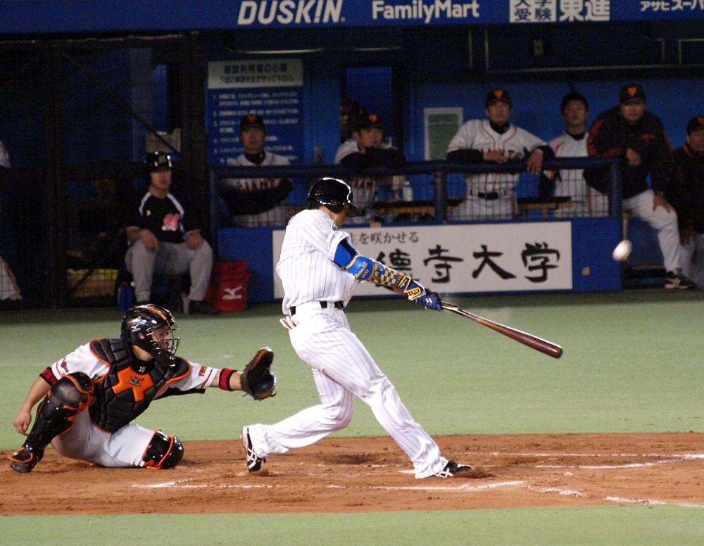 Ohmatsu cracks some wood for a single in the 10th